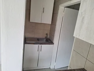  1-Bedroom Cottage To Let – Kensington, Johannesburg Well-maintained and secure 1-bedroom cottage