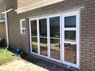 ALUMINIUM FOLDING DOORS ON SPECIAL