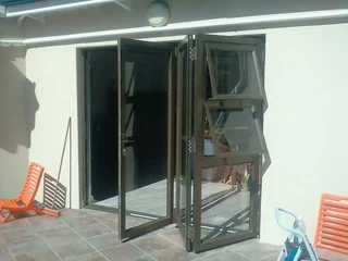 ALUMINIUM FOLDING DOORS ON SPECIAL