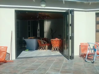 ALUMINIUM FOLDING DOORS ON SPECIAL