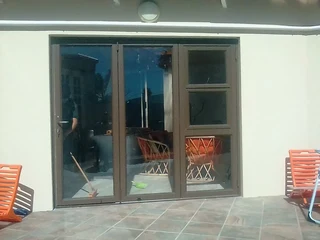 ALUMINIUM FOLDING DOORS ON SPECIAL