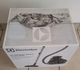 Electrolux EASE C4 Bagless Vacuum Cleaner (Brand New in the box)