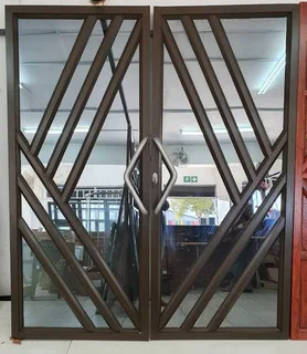 Aluminum glass and  frameless glass/showers and balustrades repairs and new work