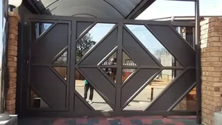 Aluminum glass and  frameless glass/showers and balustrades repairs and new work