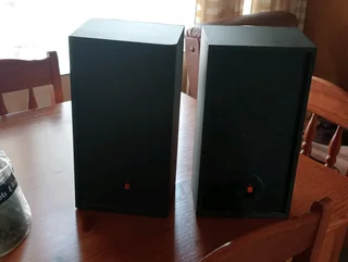 Akai speakers