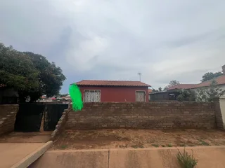 Two bedroom house for sale in Soshanguve South ext 3 . Tile deeds av