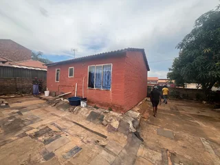 Two bedroom house for sale in Soshanguve South ext 3 . Tile deeds av