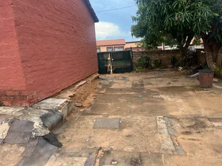 Two bedroom house for sale in Soshanguve South ext 3 . Tile deeds av