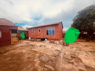 Two bedroom house for sale in Soshanguve South ext 3 . Tile deeds av