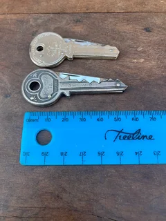 2 Keys Knife Vintage