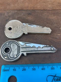 2 Keys Knife Vintage