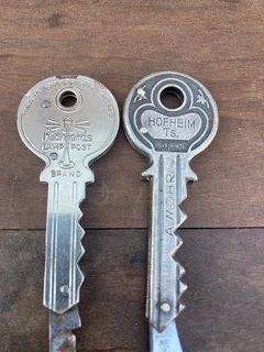 2 Keys Knife Vintage