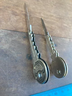 2 Keys Knife Vintage