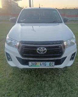 2019 TOYOTA HILUX 2.4GD6 MANUAL RB SR 4X2 DOUBLE CAB