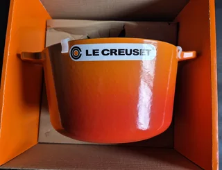 Le Creuset 24cm Deep Round Cocotte - Flame