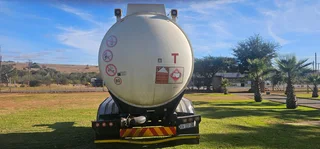 2001 Henred Fruehauf 14000lt pup feul trailer