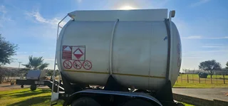 2001 Henred Fruehauf 14000lt pup feul trailer