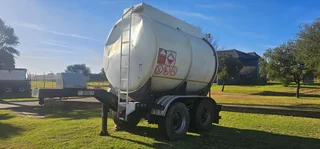 2001 Henred Fruehauf 14000lt pup feul trailer