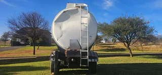 2001 Henred Fruehauf 14000lt pup feul trailer