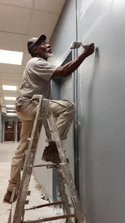 Specialized in painting and complete renovations 083 7633 427