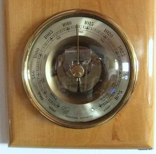 Barometer and Clock in Solid Brass on Wood board Ø 175mm H16mm Overall L 49 x W 24.5 x H 5.2cm kg 3.