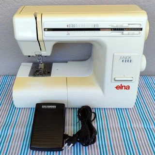 ELNA JUNIOR CLUB Sewing machine In excellent condition as New