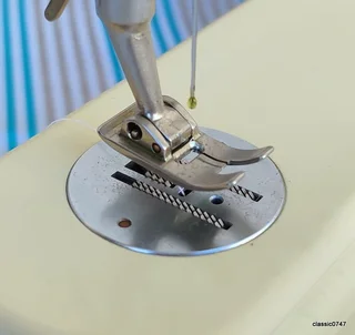 BERNINA 707 MINIMATIC Sewing machine excellent condition made in Switzerland