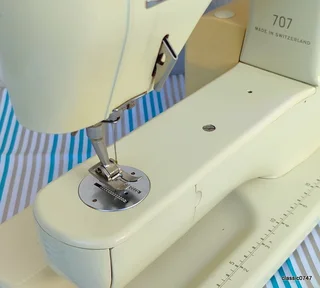BERNINA 707 MINIMATIC Sewing machine excellent condition made in Switzerland