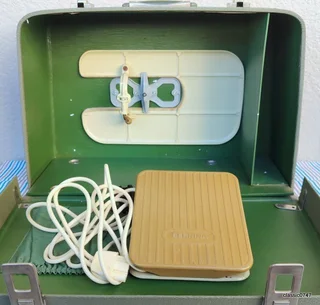 BERNINA 707 MINIMATIC Sewing machine excellent condition made in Switzerland