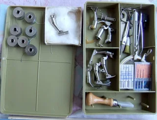 BERNINA 707 MINIMATIC Sewing machine excellent condition made in Switzerland with solid wood cabinet