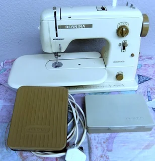 BERNINA 707 MINIMATIC Sewing machine excellent condition made in Switzerland with solid wood cabinet
