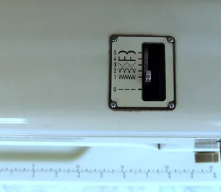 BERNINA 707 MINIMATIC Sewing machine excellent condition made in Switzerland with solid wood cabinet