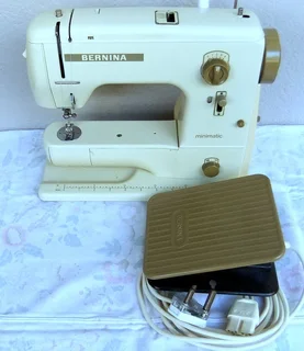 BERNINA 707 MINIMATIC Sewing machine excellent condition made in Switzerland with solid wood cabinet
