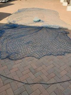 2nd hand swimming pool safety net with floater and hooks. &#43;- 9m x 5m. Make a decent offer