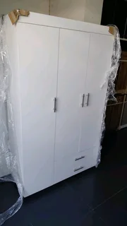 Wardrobes 2500 to 4000. Malemine wood