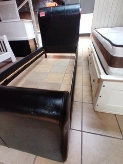 Amelia   Chest 5 Drw Pu Black Damaged