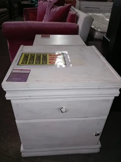 Grand   Pedestal 1dr&#43;1 Drw (r) Mahogany damged