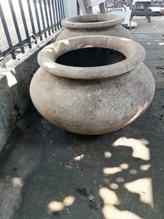 Large   Concrete Pot Round