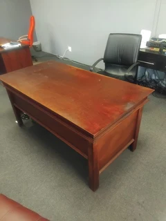 Antiquer Office Desk (1570) L M-damaged