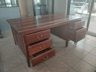 Exec Desk 1800 - Rhodesian Teak