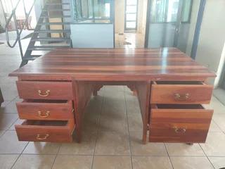 Exec Desk 1800 - Rhodesian Teak