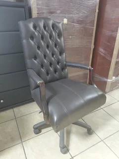 Empire Office Executive Button Chair Bonded Pu Brown