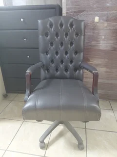 EMPIRE OFFICE EXECUTIVE BUTTON CHAIR BONDED PU BROWN