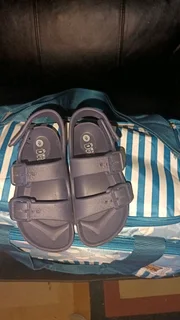 Blue strapped toddler sandals size 6