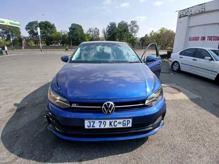 2021 polo rline ,blue ,sunroof ,77km