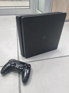 PLAYSTATION 4 SLIM