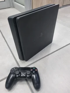PLAYSTATION 4 SLIM