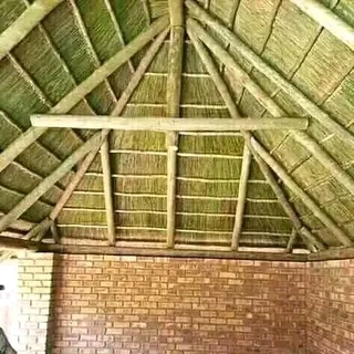 PHAKISA THATCH CONSTRUCTION.WE INSTALLATION LAPA AND POOLS, OVERALL OLD LAPAS, REPAIR WE SERVICE