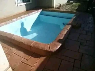 PHAKISA THATCH CONSTRUCTION.WE INSTALLATION LAPA AND POOLS, OVERALL OLD LAPAS, REPAIR WE SERVICE