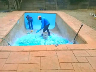 PHAKISA THATCH CONSTRUCTION.WE INSTALLATION LAPA AND POOLS, OVERALL OLD LAPAS, REPAIR WE SERVICE